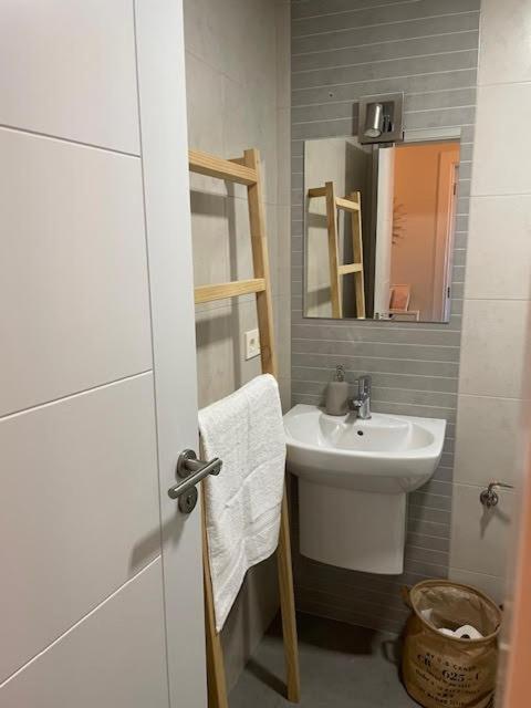 Apartamento A Un Paso De La Playa En Ares Con Piscina Y Parking Dış mekan fotoğraf